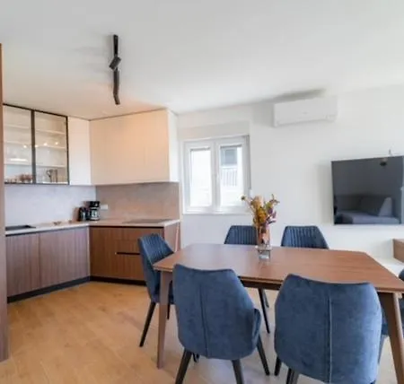 Apartman Dvor 아파트 포드스트라나